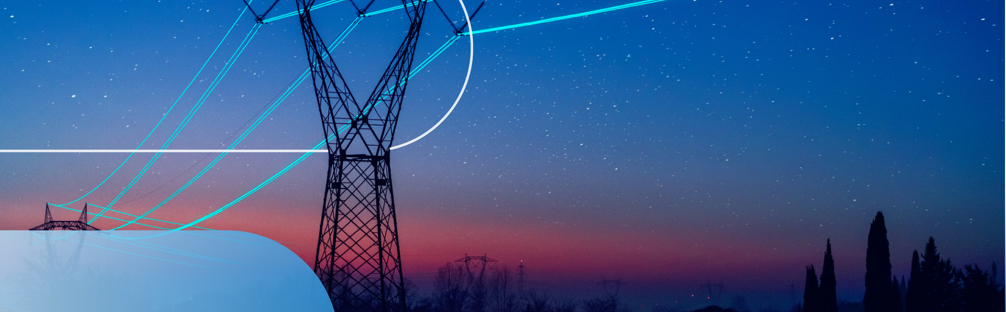 Immagine di tralicci dell’energia elettrica al tramonto con linee luminose sovrapposte all’immagine e elementi grafici arrotondati.